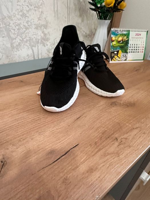 Продам кроссовки