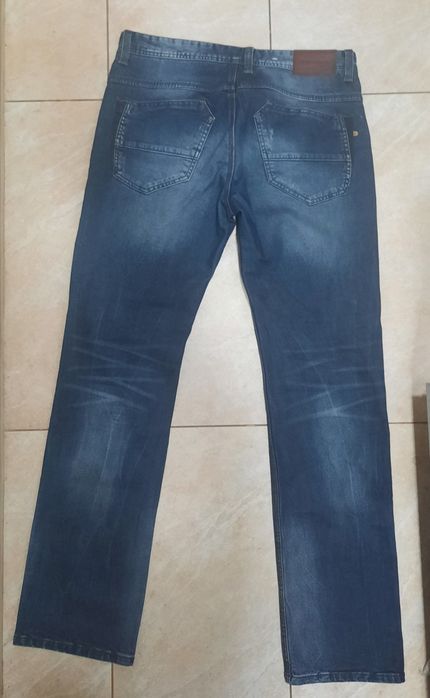 Джинсы б/у в отличнои состоянии