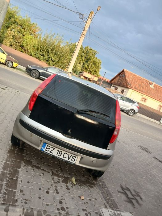 Vând Fiat punto..