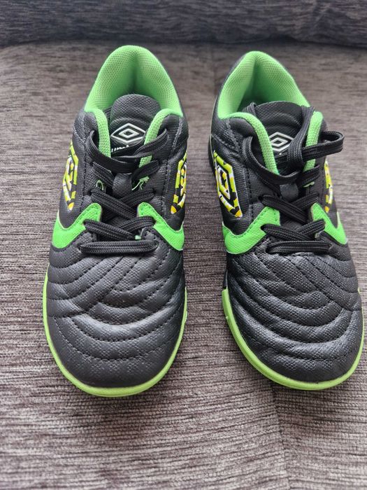 Детски бутонки за футбол Umbro