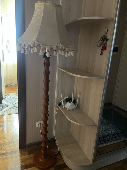 напольный светильник