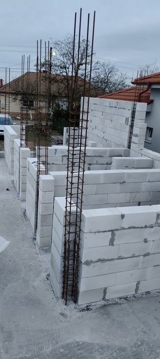 Executăm case in rosu si finisaje