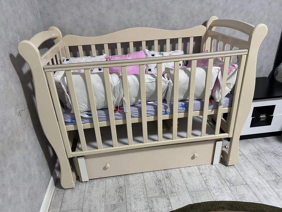 Манеж с тумбой внизу