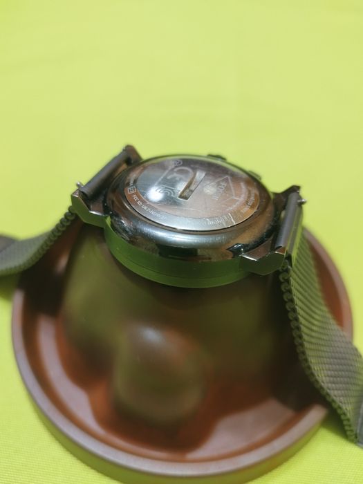 Продавам смарт часовник FOSSIL
