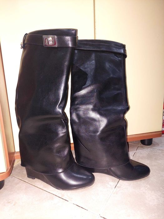 Дамски черни чизми