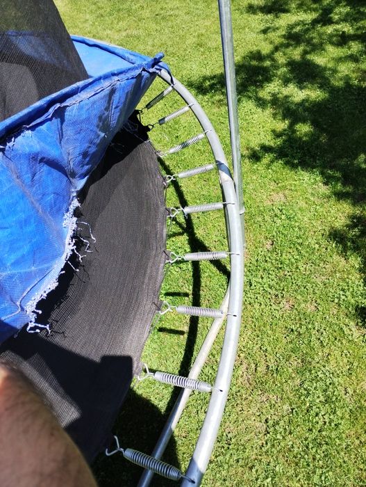 Продавам Батут 305см.