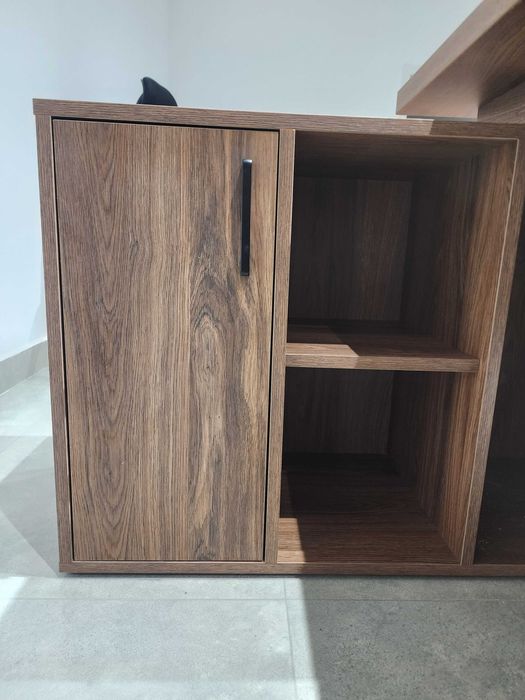 Офисный стол с полками