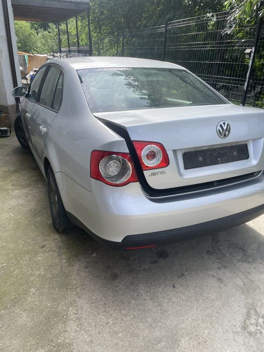 Dezmembrez vw jetta golf 1.9 bxe