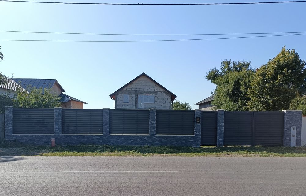 Casă Spațioasă (200 mp Utili) cu Teren de 1080 mp – Coada Izvorului (Mănești), Prahova | La Asfalt, Utilități & Tâmplărie Tripan