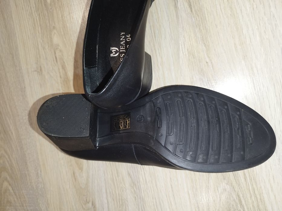 Продам туфли кожаные