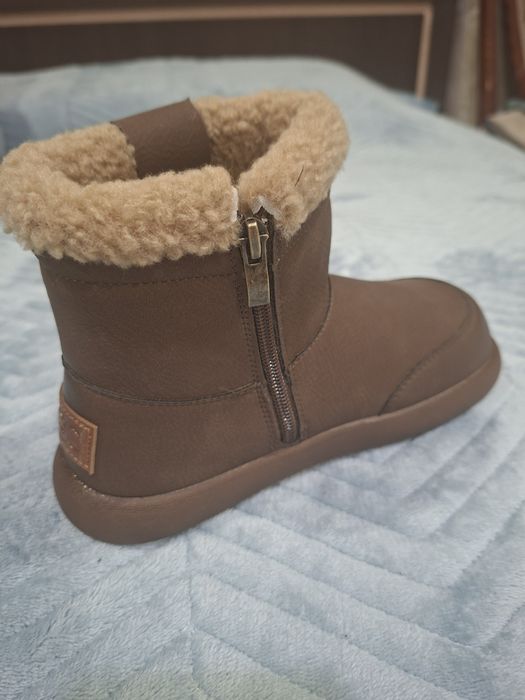 Продам детские сапоги Угги