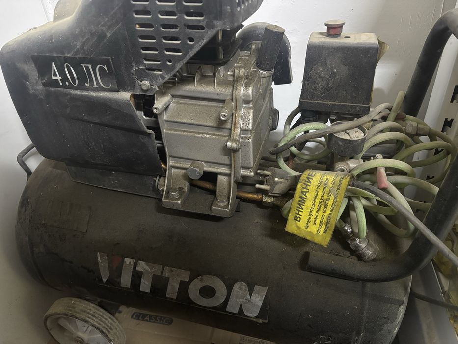 Компрессор продам срочно