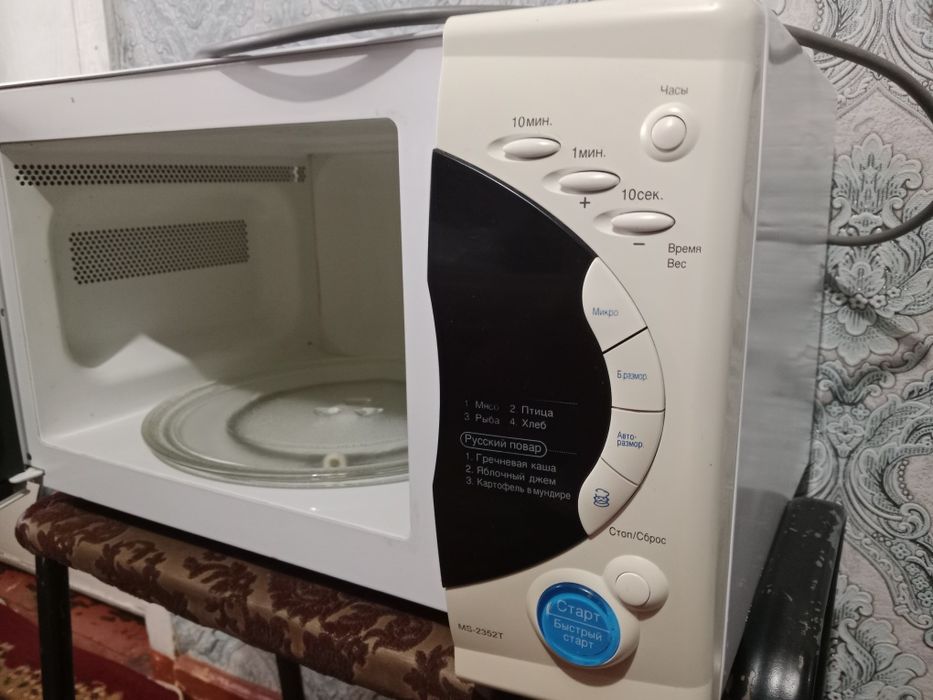 Продаётся микроволновка хорошо работает 1 месяц гарантия есть