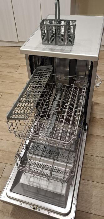 Продавам Съдомиялна машина Arielli ADW8-7636VN Silver, 45см