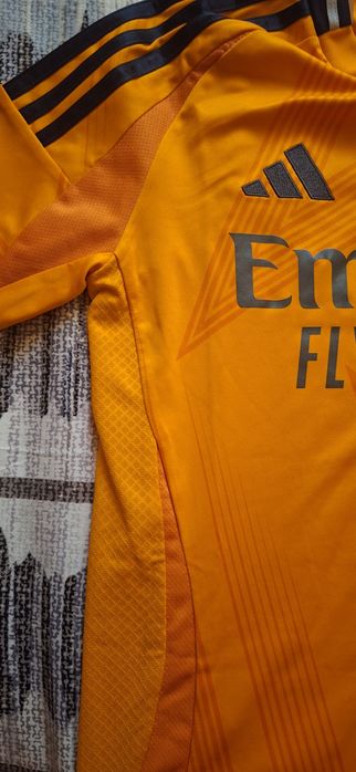 Tricou oficial adidas , fara nume