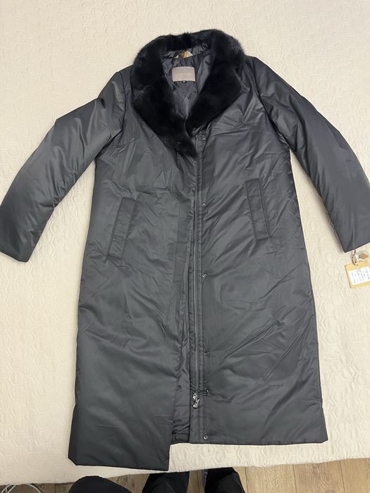 Продам пуховик (зимнее пальто)