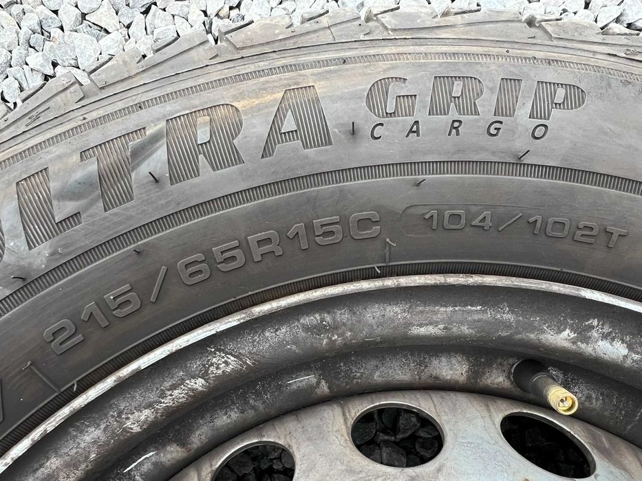 Джанти със зимни гуми Goodyear 215/65/15C DOT4324 oт бус Форд/Ford!!