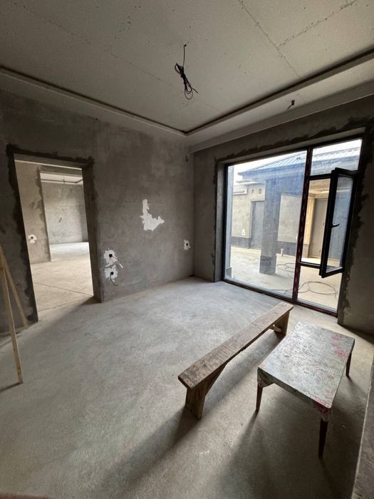 Юунсобода 8 кв. 2 этаж уй сотилади