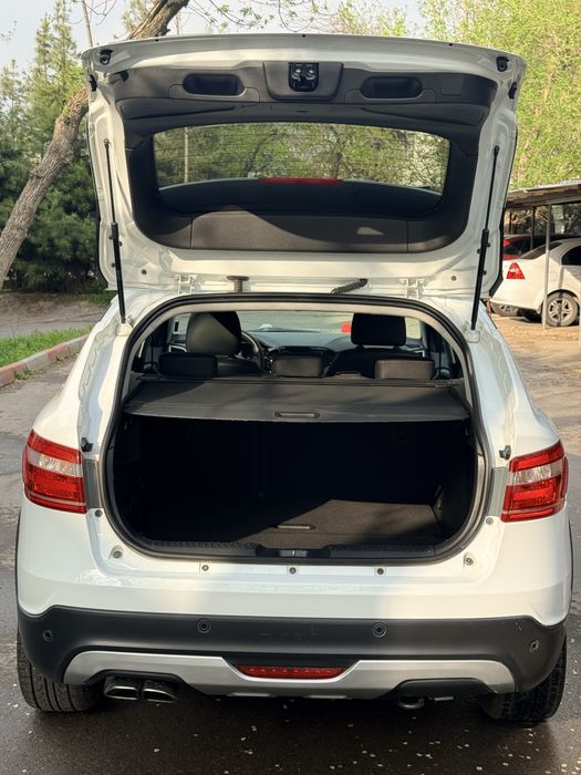 Продается Lada Vesta SW Cross. Родная краска