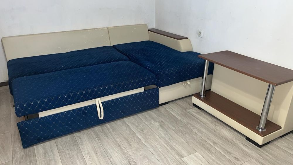 Мягкий мебель. Диван
