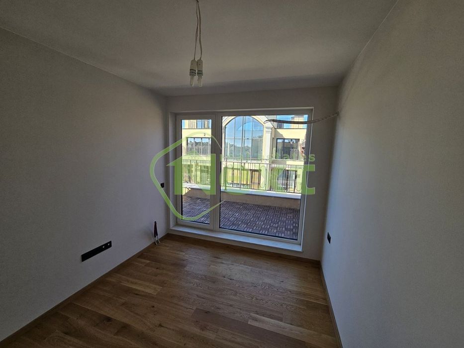 Продава се Тристаен апартамент в София, Център - 132 кв.м за 2879 €/кв.м - Снимка #4