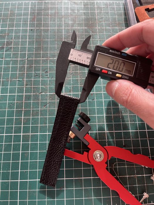 Curea pentru ceas de lux lucrata manual din piele de strut