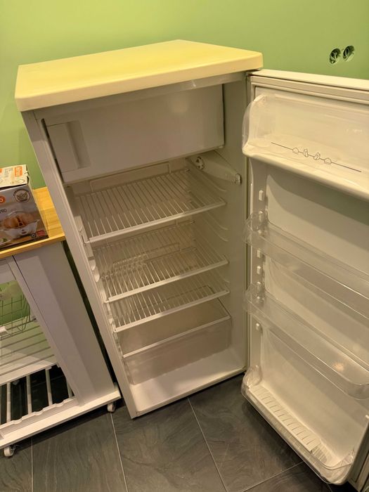Хладилник ZANUSSI, използван под 1 година.