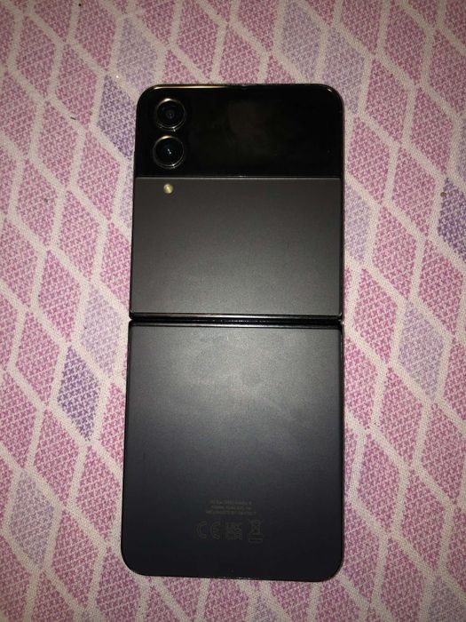 Samsung Galaxy Z Flip4