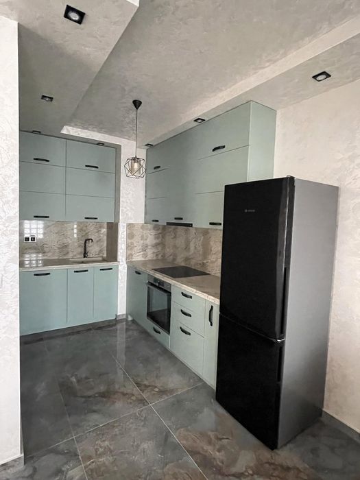 Дава се под наем Тристаен апартамент в Пловдив, Христо Смирненски - 97 кв.м за 780 € - Снимка #1