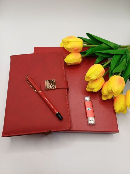 Подарочный набор, ежедневник, ручка, флешка