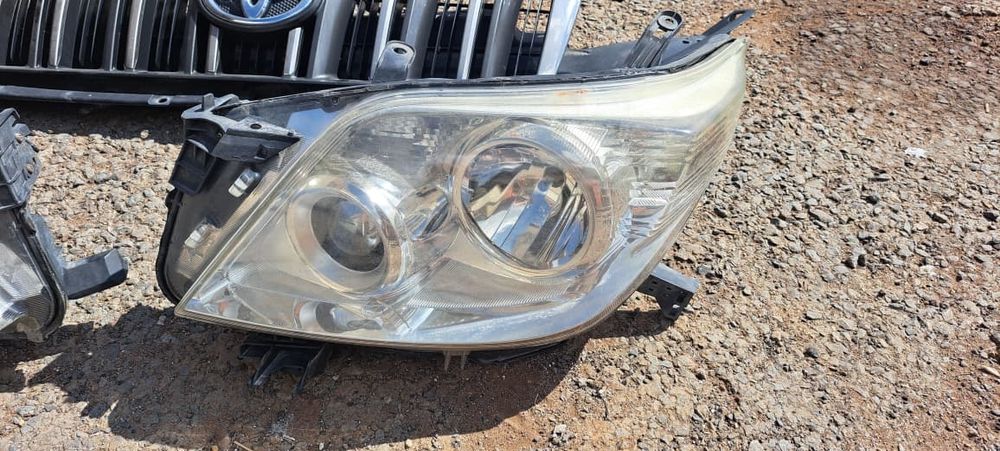 Фара Toyota Prado 150, 2010год