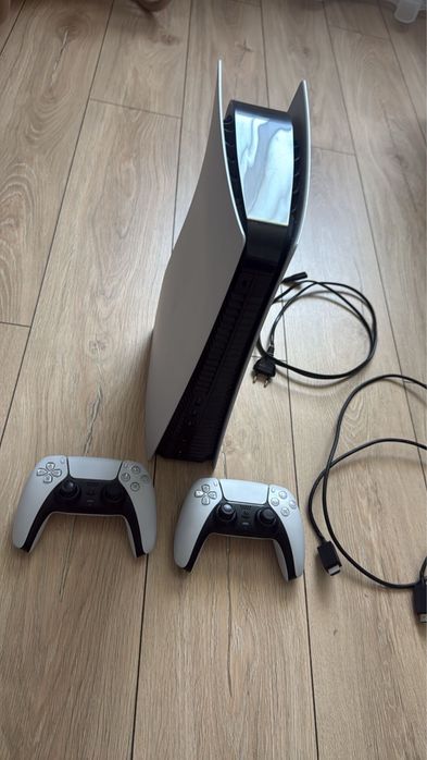 PlayStation 5 cu 2 manete