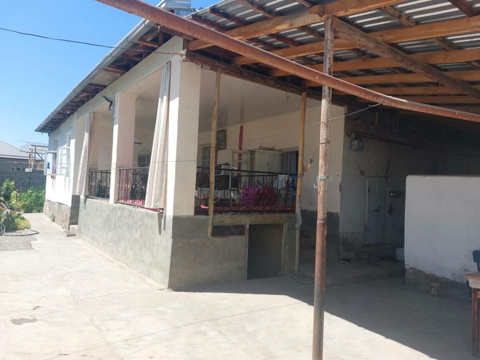 Срочно продам дом. Шошилинч Уй сотилади яхши жойда жойлашган.