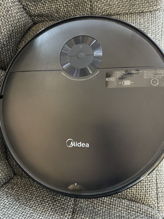 Робот пылесос!!!