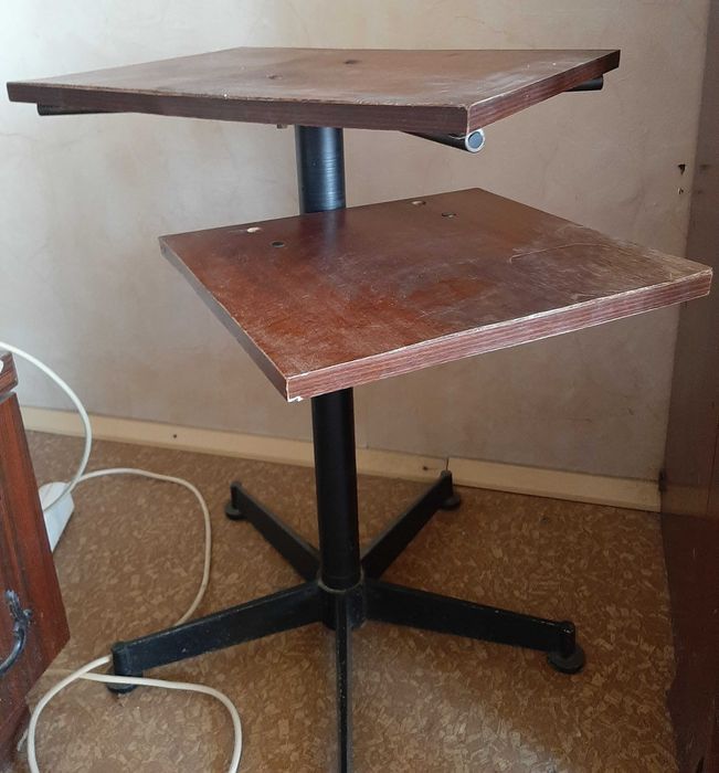 Поставка за телевизор и друга електроника