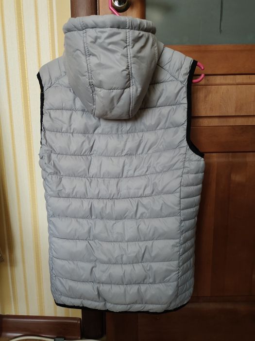 Продам безрукавку р. S