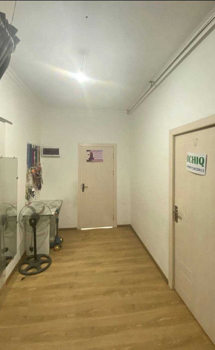 Qorasuv 1da 1-qavatda 2 xonalik dom sotiladi