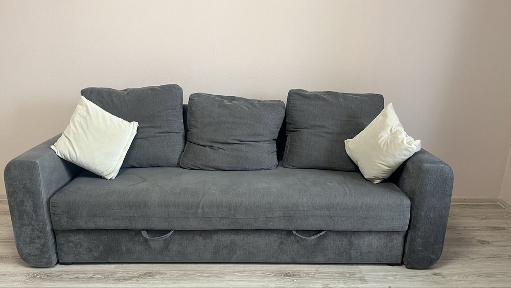 Продам диван 25 000!!! Дома лифт есть! Торг