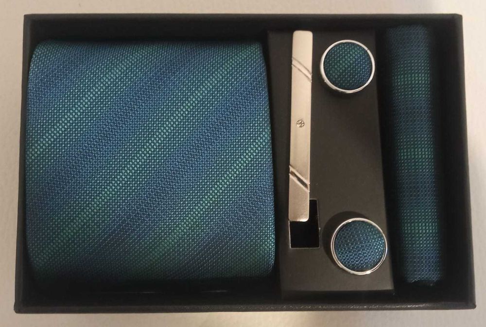 Set cadou barabati (cravata + ac + butoni + batista)