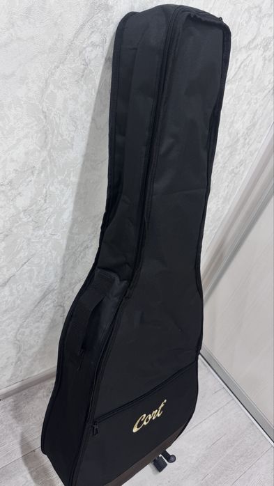 Плотный фирменный чехол на гитару