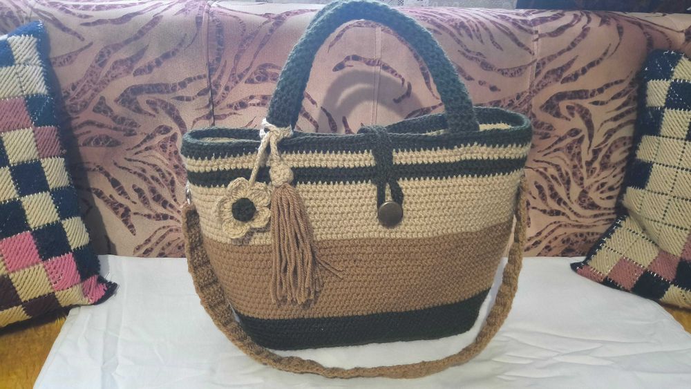 Дамски ръчно плетени чанти