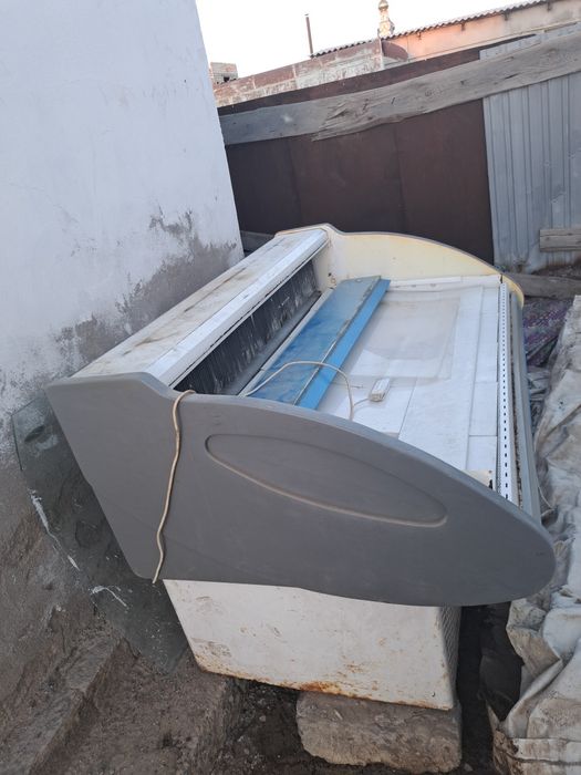 Продаётся ветрин холодильник