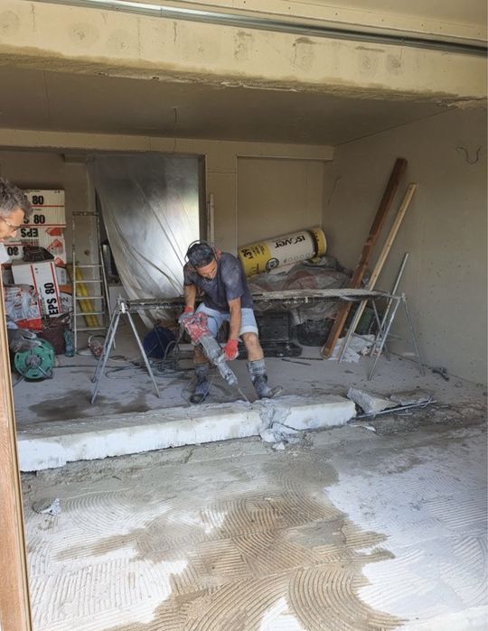 Lucrări de demolari interioare și exterioare