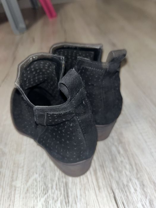 Botine perforate 37,5