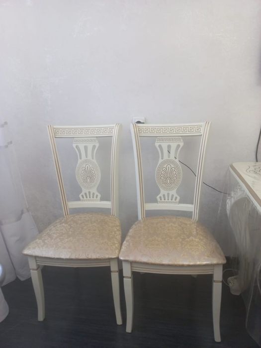 Продам стол и стулья