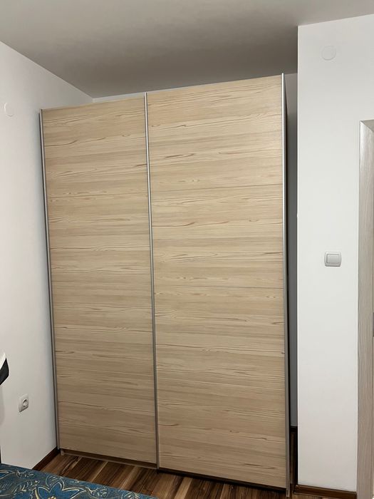 Гардероб с плъзгащи врати