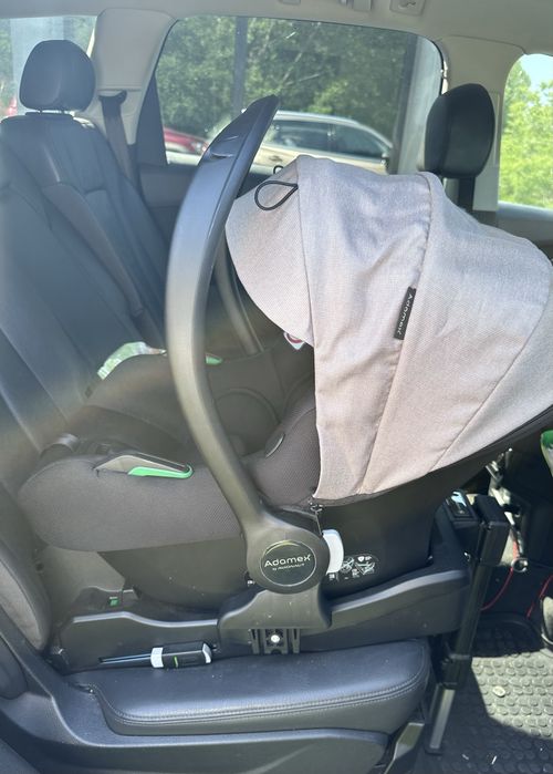 Vând scoică auto ADAMEX +baza isofix