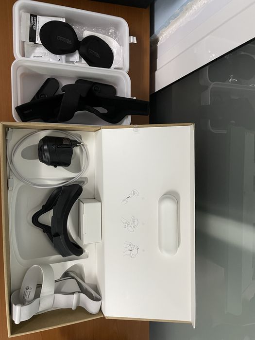 Oculus/Meta Quest 2, 64GB, VR complet, accesorii extra