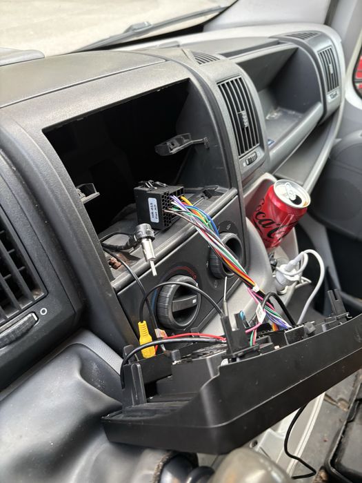 Монтаж на андроид навигации и камери за задно виждане