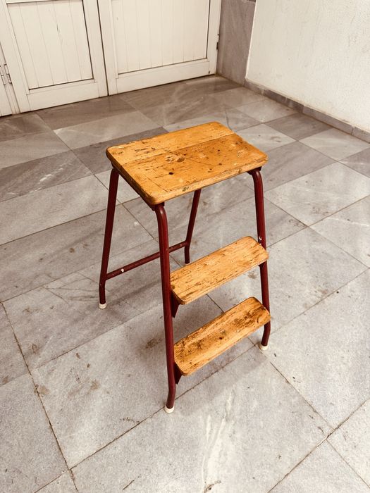 Сгъваема винтидж табуретка / стъпало – метал и масивно дърво